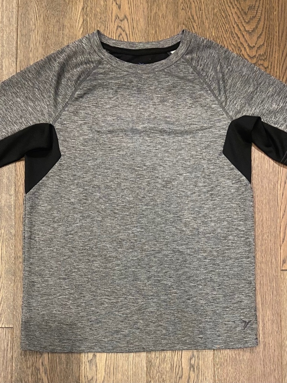 LIKE NEW: Old Navy Active Heather Gray Short Sleeve Shirt Size XL (14-16 yrs)